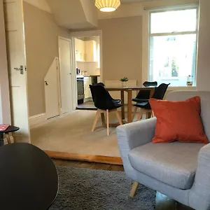 Radford Place - - Patio & Garden - - Chiefs - Uni -wifi Holiday home