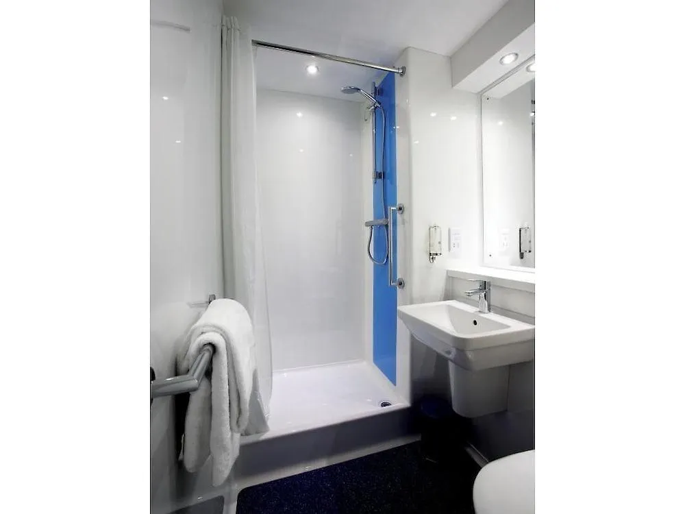 Travelodge Exeter M5 3*,